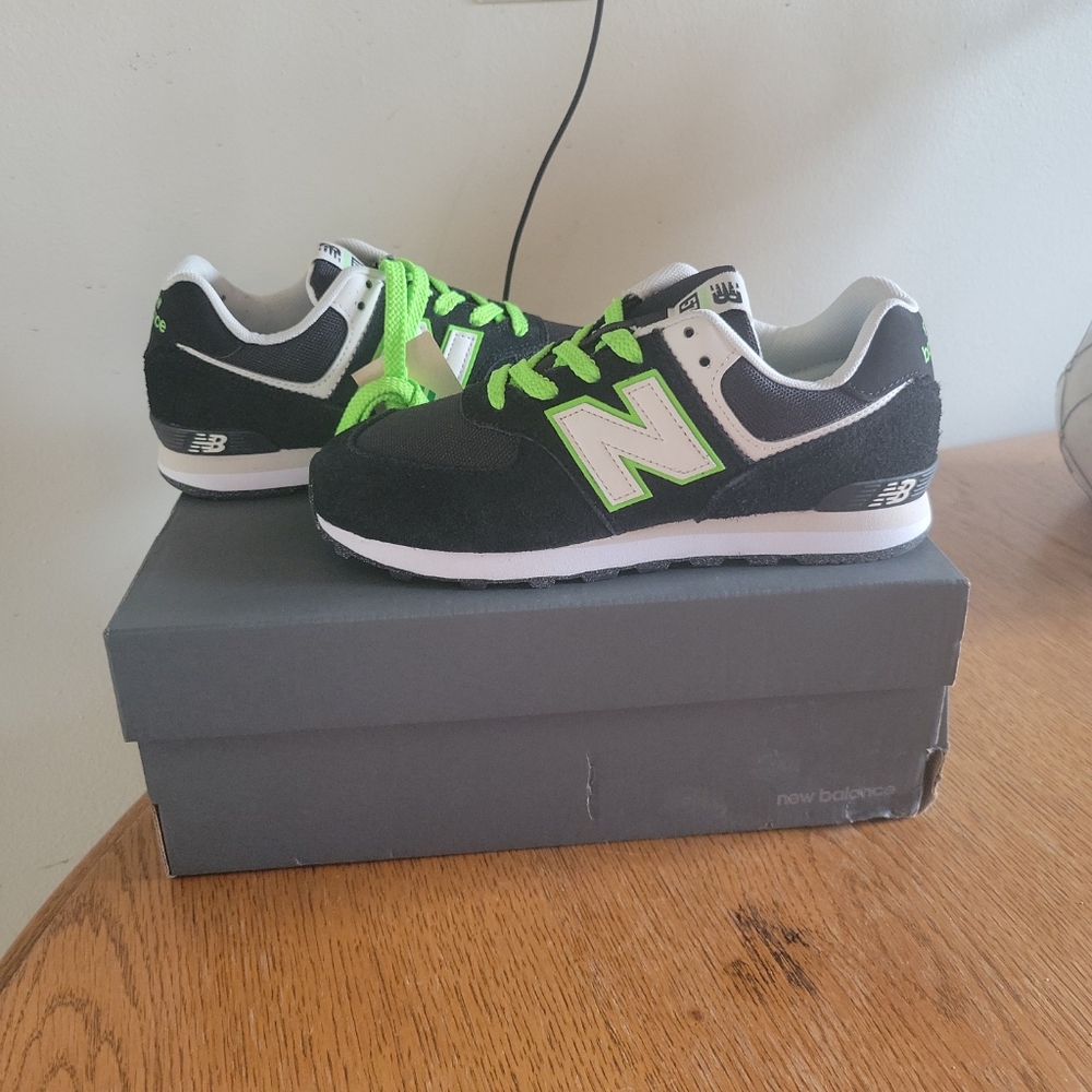 New Balance 574 Size 4.5 Boys or 6 Womens